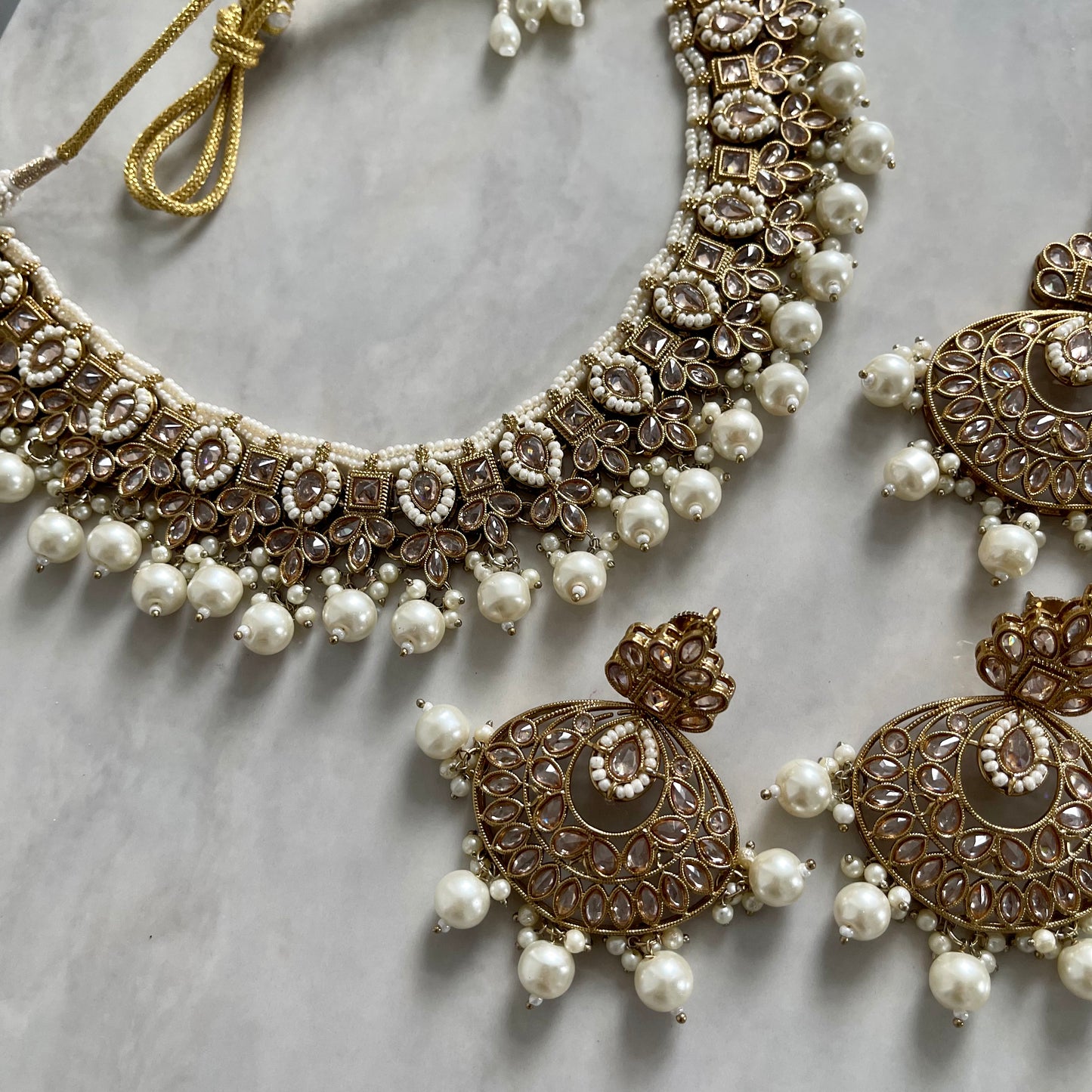 Noor Polki Necklace Set in White & Gold