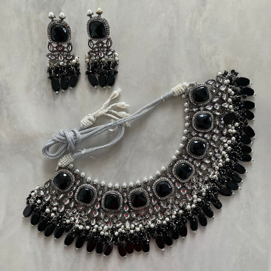 Night Sky Kundan Necklace Set in Black