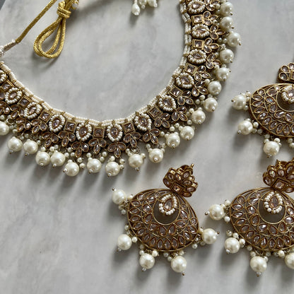 Noor Polki Necklace Set in White & Gold