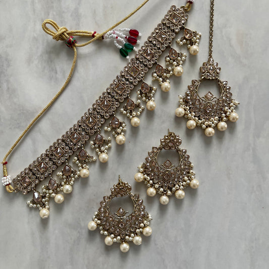 Meera Polki Choker Necklace Set in Gold